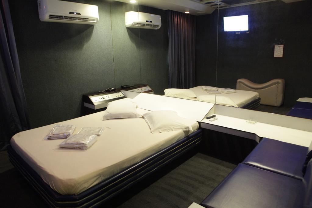 Motel Granville (Adults Only) Дукі-ді-Кашіас Екстер'єр фото